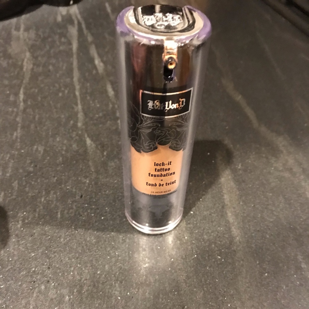 Kay Von D lock-it tattoo foundation